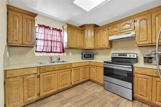 2037 Diaz Ave in McAllen, TX - Building Photo - Building Photo