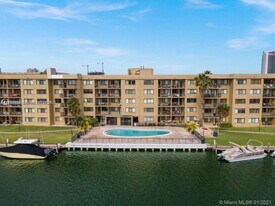301 Golden Isles Dr in Hallandale Beach, FL - Building Photo