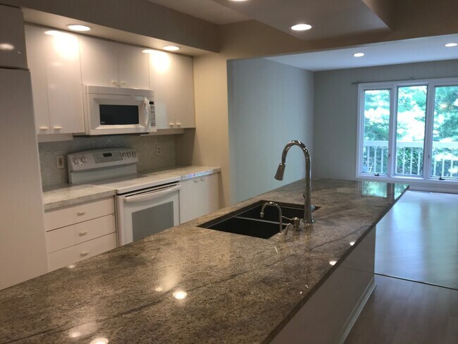 5767 SOM Center Road in Solon, OH - Building Photo - Building Photo