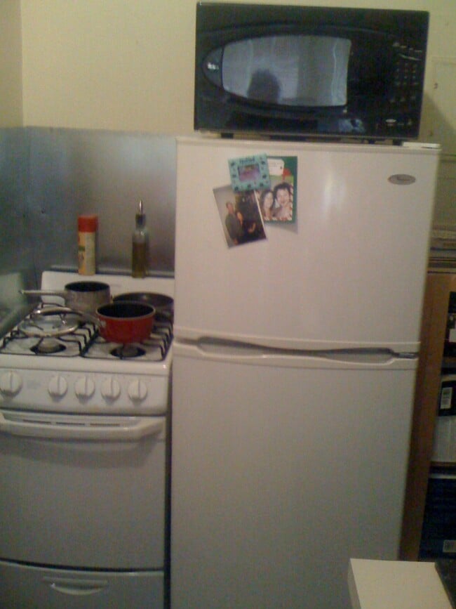 14 Pond St, Unit 4 in Boston, MA - Foto de edificio - Building Photo