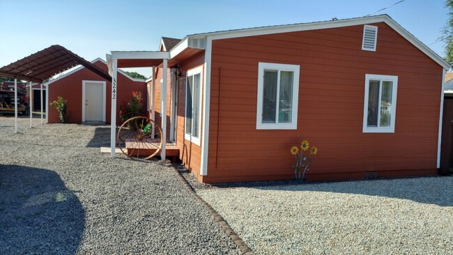 3242 Hilyard Ave in Klamath Falls, OR - Foto de edificio - Building Photo