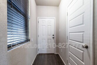 2450 Dry Moss Way in San Antonio, TX - Building Photo - Building Photo