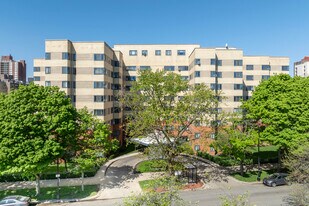 5044 N Marine Dr in Chicago, IL - Building Photo