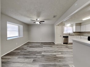 4126 Pocahontas Dr in Baytown, TX - Building Photo - Building Photo