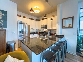 340 W Superior St in Chicago, IL - Building Photo - Building Photo