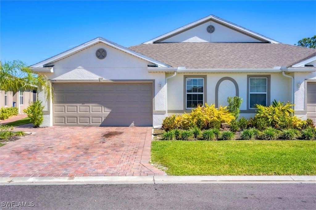 20575 Plumwood Lp in North Fort Myers, FL - Foto de edificio