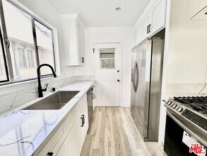 121 Crescent Dr in Beverly Hills, CA - Building Photo - Building Photo
