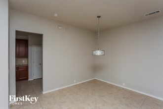 2744 Cedar Ridge Ln in Fort Worth, TX - Foto de edificio - Building Photo