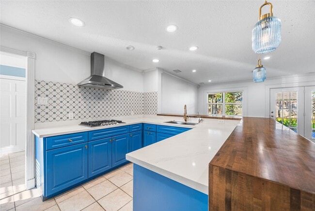 property at 1422 Gardenia Dr