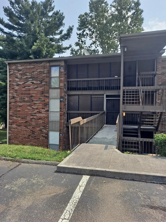 402 Dublin Dr in Knoxville, TN - Building Photo