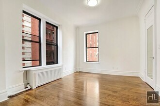 WEST 72 STREET in New York, NY - Building Photo - Building Photo