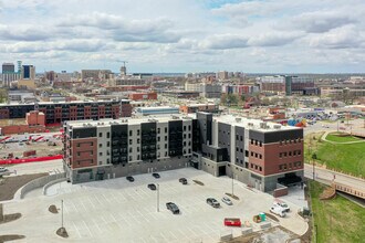 Telegraph Flats in Lincoln, NE - Foto de edificio - Building Photo