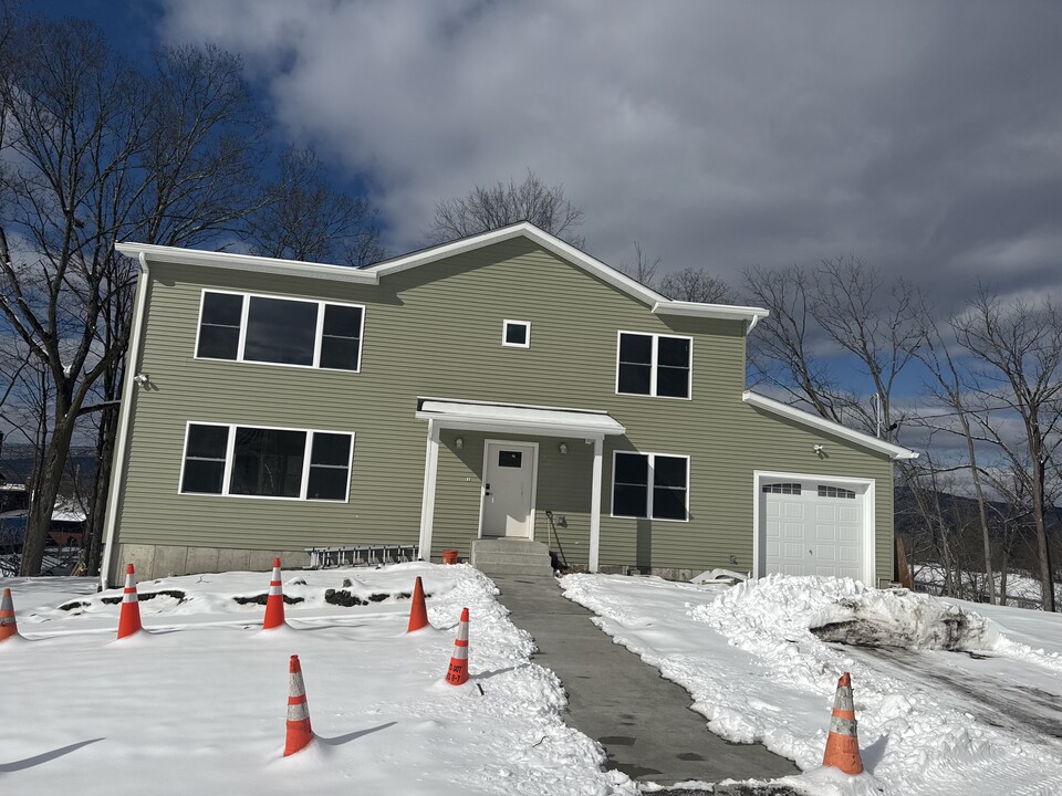 5 Prospect St, Unit 1 in New Paltz, NY - Foto de edificio