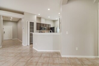 752 Star Pointe Dr in Seffner, FL - Foto de edificio - Building Photo