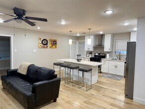 5455 Birdwood Rd in Houston, TX - Building Photo - Building Photo