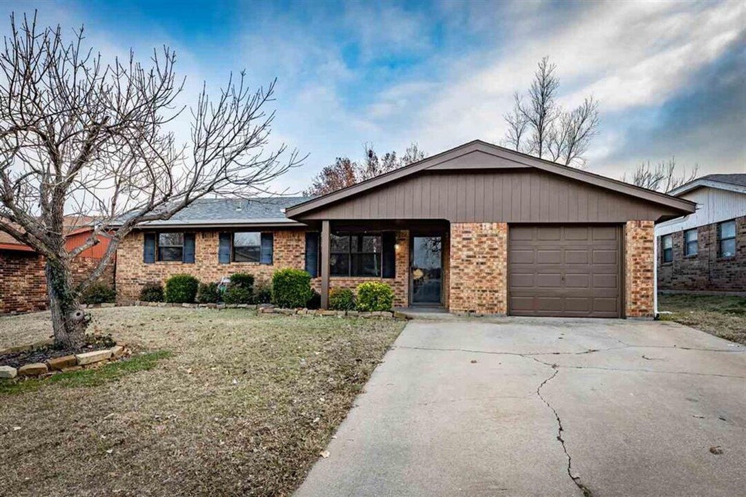4823 SE Tattershall Way in Lawton, OK - Foto de edificio