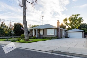 1121 N Cambridge Ave in Claremont, CA - Building Photo - Building Photo