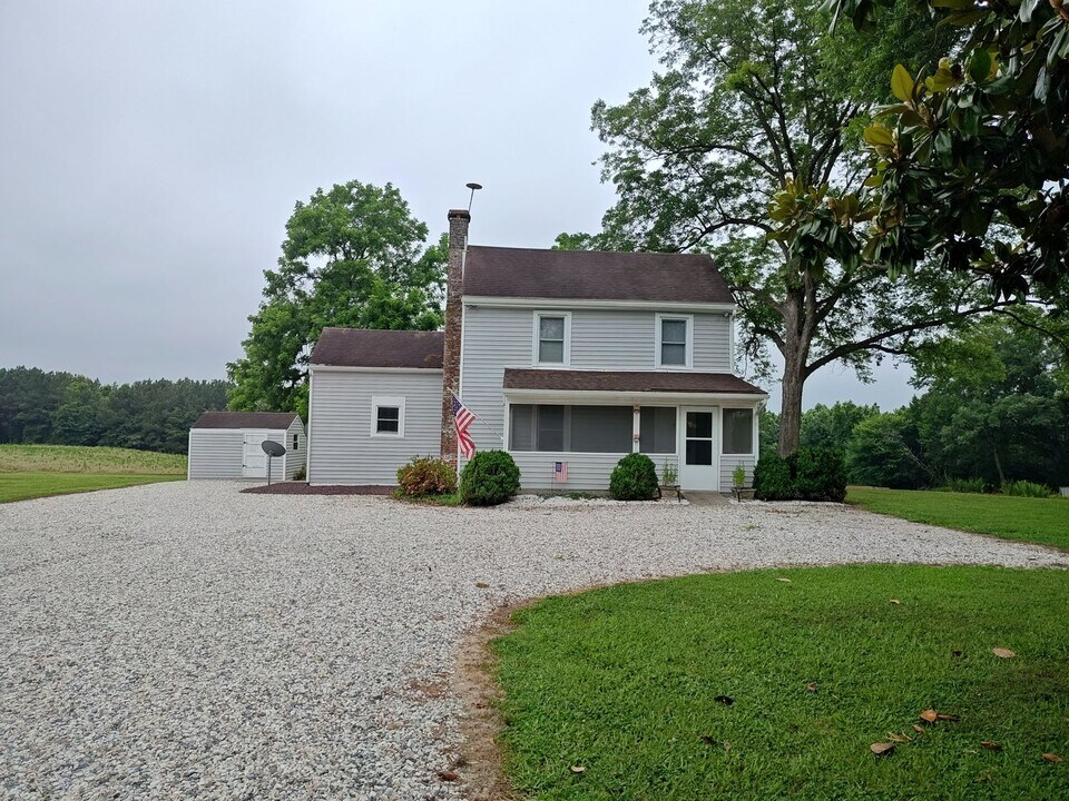 12721 Old Telegraph Rd in Providence Forge, VA - Building Photo