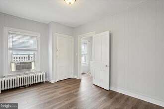 192 Dupont St in Philadelphia, PA - Building Photo - Building Photo