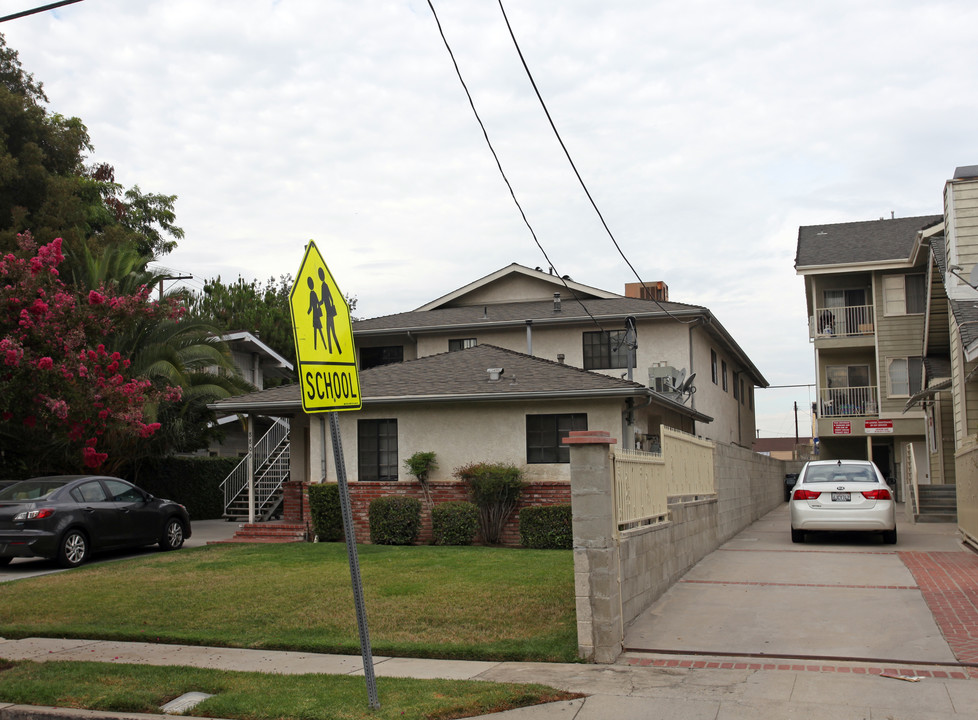 8809 Canby Ave in Northridge, CA - Building Photo