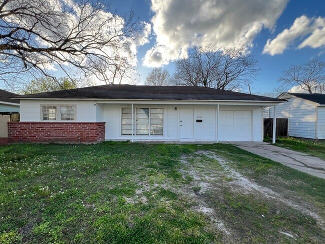 property at 1306 Scarborough Ln