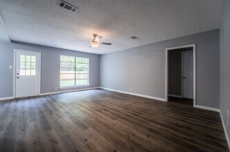 113 Leigh Anne St in Huntsville, TX - Building Photo - Building Photo