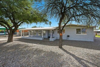 8310 E Kenyon Dr in Tucson, AZ - Building Photo - Building Photo