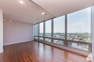500 W Superior St in Chicago, IL - Building Photo - Building Photo