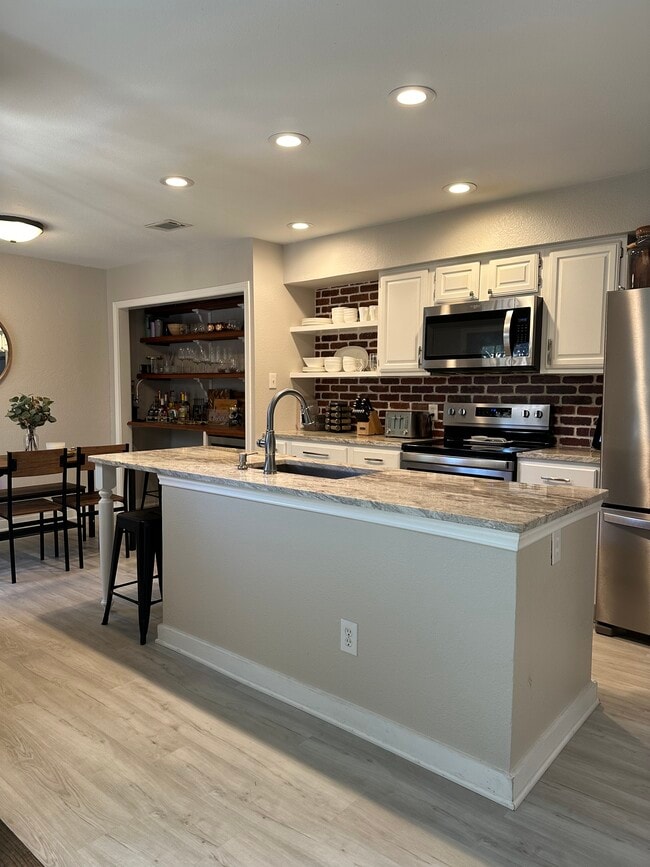 714 E Wall St, Unit Unit 109 in Grapevine, TX - Building Photo - Building Photo