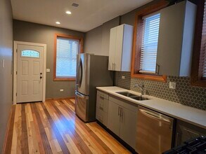 4414 N Clark St in Chicago, IL - Building Photo - Building Photo