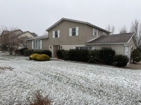 114 Hillcrest Acres in New Castle, PA - Building Photo