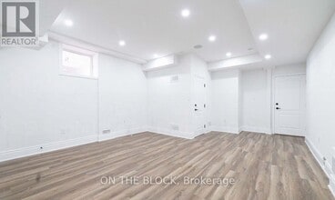 1229 Ironbridge Rd in Oakville, ON - Building Photo - Building Photo