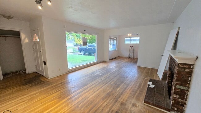 1235 W Dayton Ave in Fresno, CA - Building Photo - Building Photo