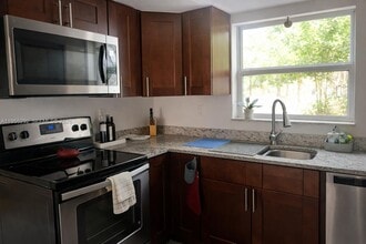 13506 NE 24th Pl in North Miami, FL - Building Photo - Building Photo