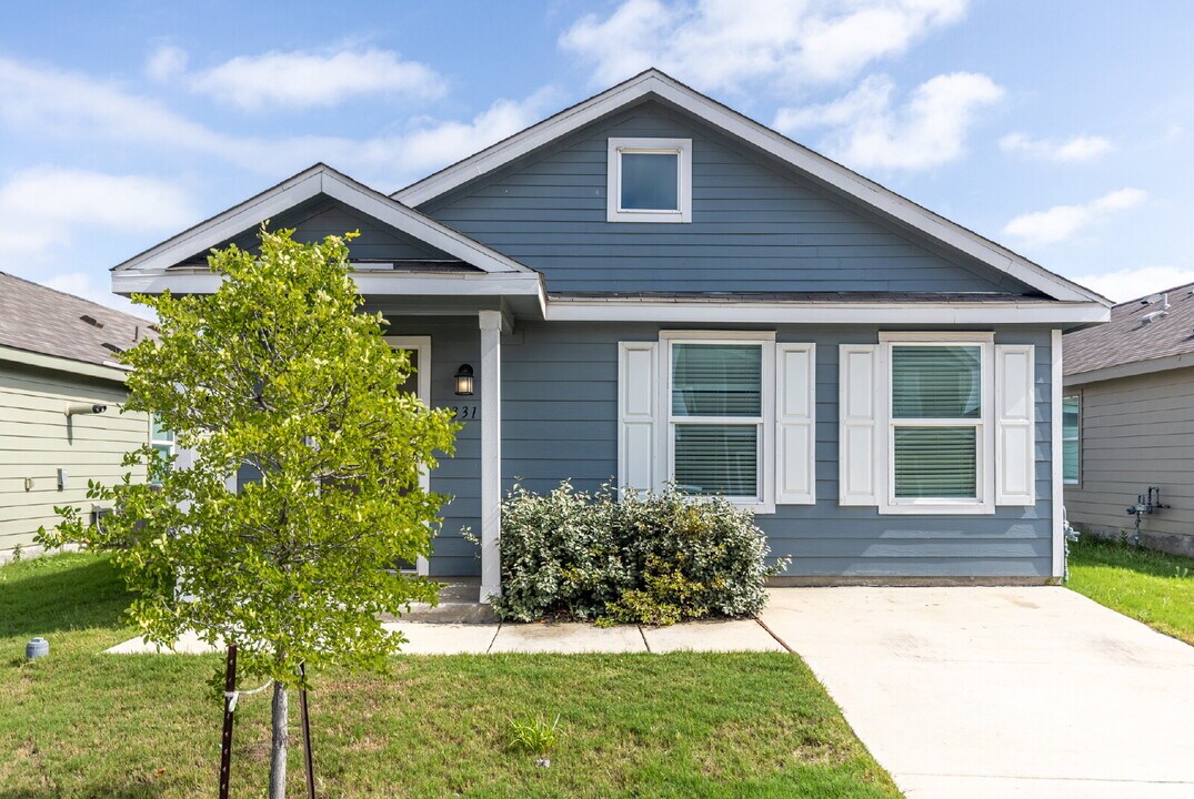 331 Ambush Ridge in San Antonio, TX - Building Photo