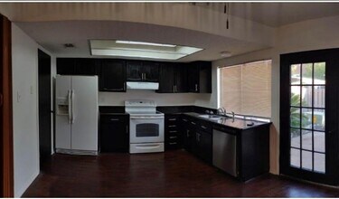 6432 Bankside Dr in Houston, TX - Building Photo - Building Photo