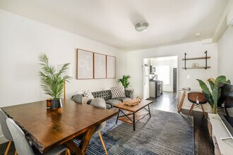 359 W 39th St in New York, NY - Building Photo - Building Photo