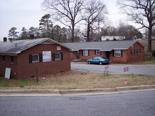 West View Court Apartments in Hickory, NC - Foto de edificio - Building Photo