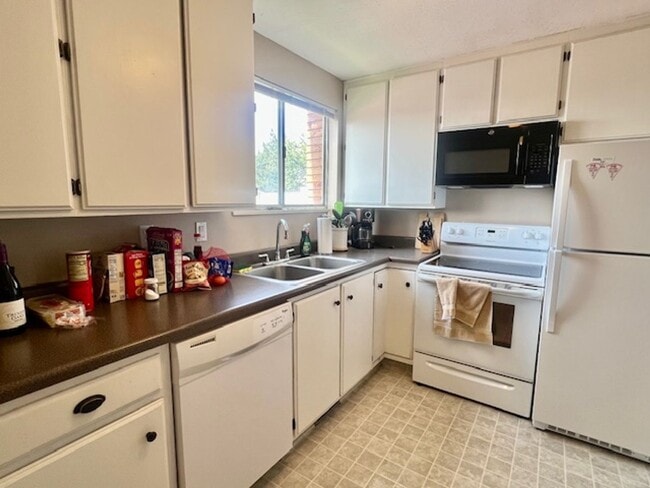 1219 E Cottonwood Hills Dr in Sandy, UT - Building Photo - Building Photo