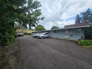 2530 SE 170th Ave, Unit 4 in Portland, OR - Building Photo - Building Photo