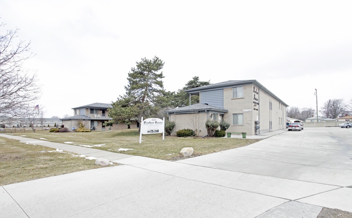 Harbor House Apartments in St. Clair Shores, MI - Foto de edificio