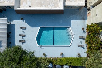 Woodside Apartments in North Miami Beach, FL - Building Photo - Building Photo