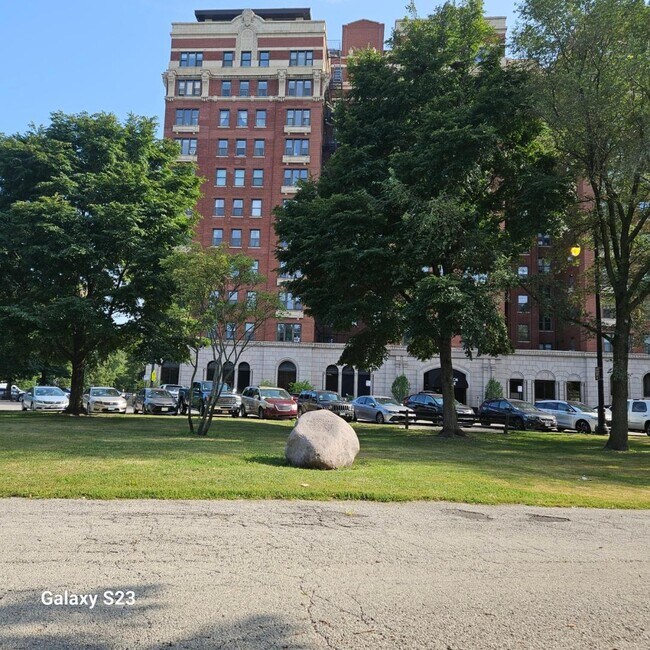 5300 S Shore Dr, Unit #74 in Chicago, IL - Building Photo - Building Photo