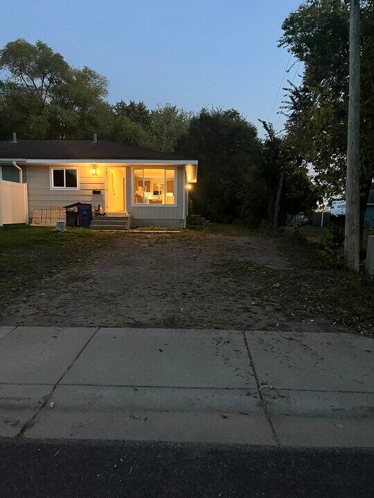 1316 10th St N in St. Cloud, MN - Building Photo