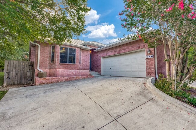property at 10 Oakwell Farms Pkwy