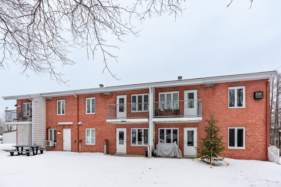 65 De Saint-Rédempteur St in Lévis, QC - Building Photo