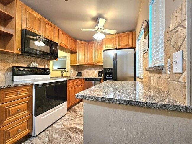 2141 NE 1st Ct in Boynton Beach, FL - Foto de edificio - Building Photo