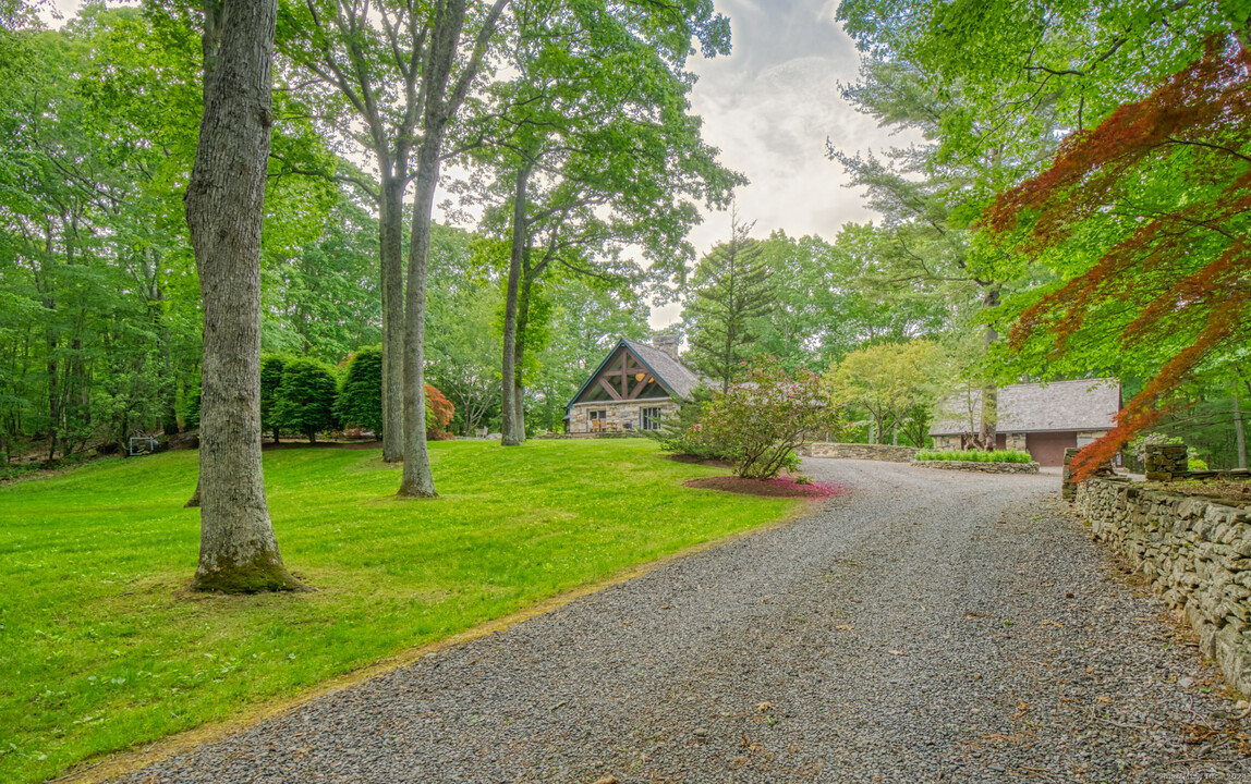 40 Looking Glass Hill Rd in Litchfield, CT - Building Photo