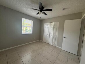 4903 Serafica Dr in Lake Worth Beach, FL - Foto de edificio - Building Photo