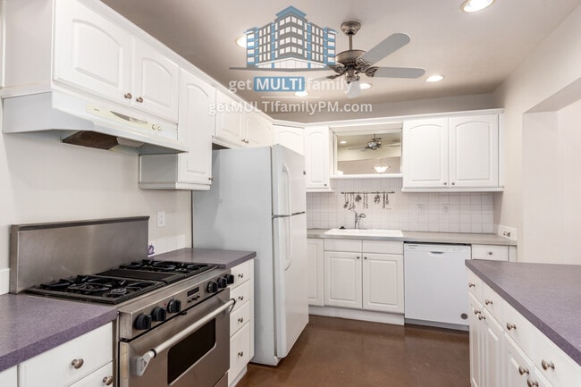 property at 2618 E Pierson St